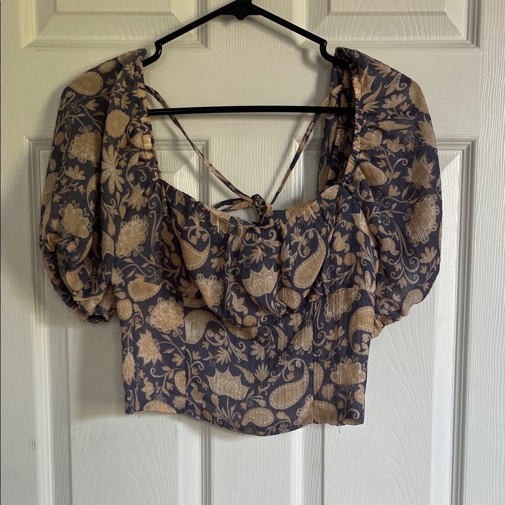 Dynamite Black and Cream Floral Puff Sleeve Blouse